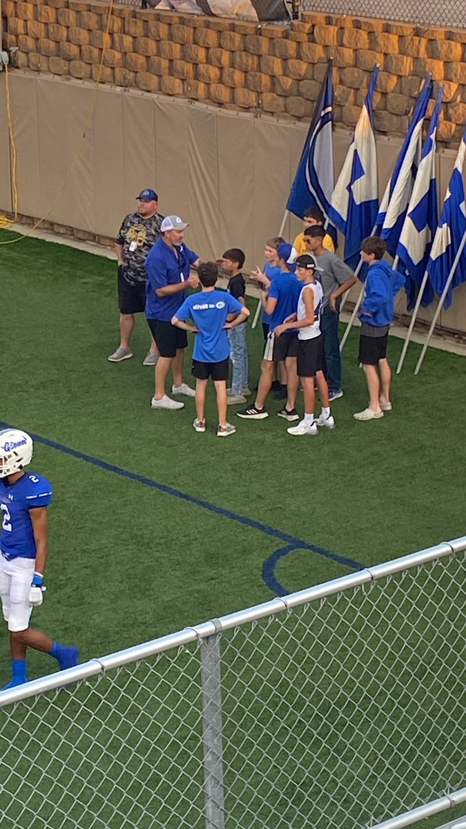 TheBoffs's tweet photo. @KevinGoggans Owen tried to get over there for that picture but they wouldn’t let him back on the field. :(
Thank you for encouraging these boys! 💙 https://t.co/z76e8719LW