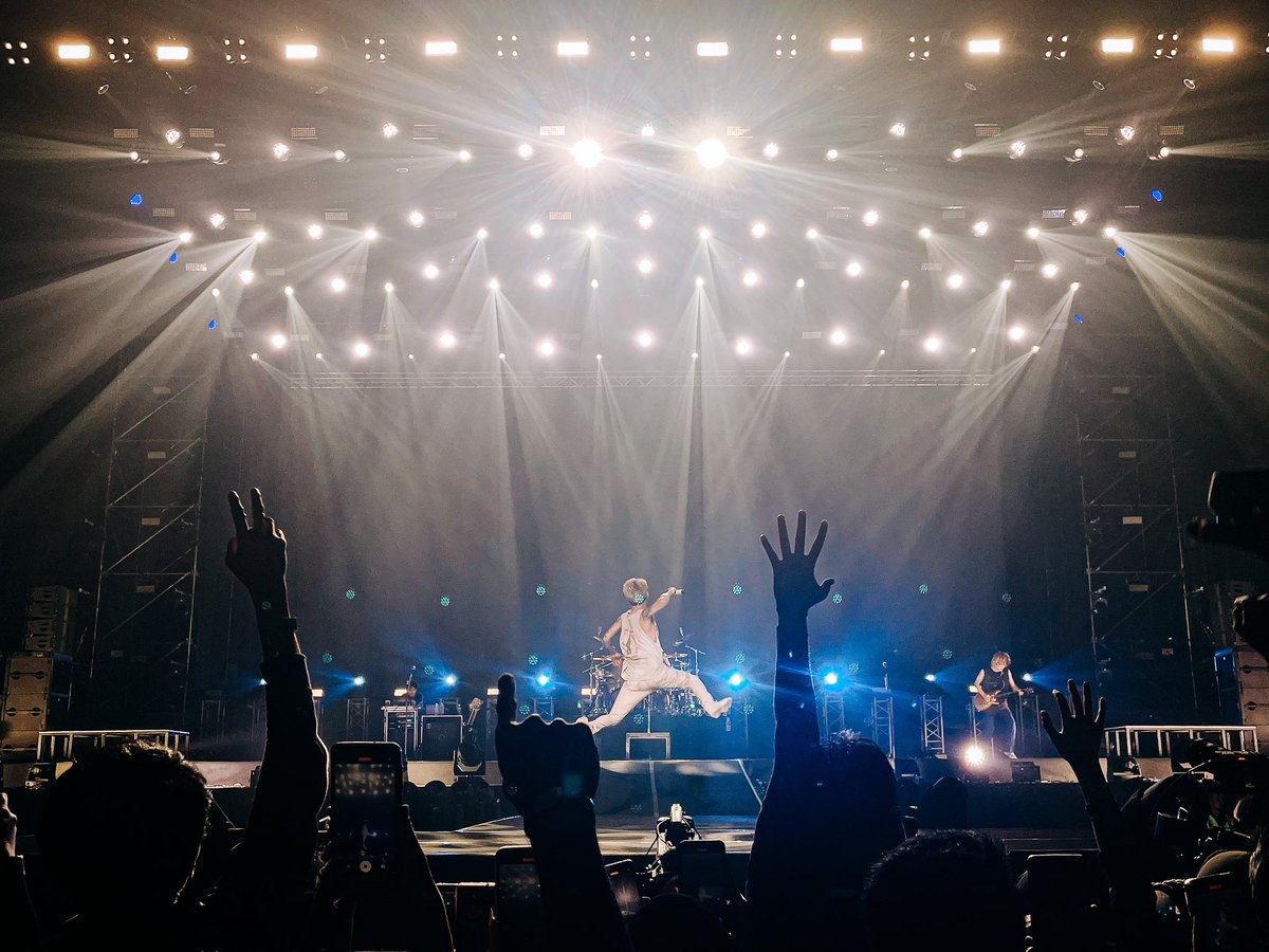 elfxxyz's tweet photo. Day 1 ONE OK ROCK LUXURY DISEASE ASIA TOUR 2023 🇮🇩
Thanks you for coming @ONEOKROCK_japan 
All shot on my phone.
#ONEOKEROCK #oneokrockindonesia #LuxuryDiseaseAsianTour2023 https://t.co/oYdjw7idav