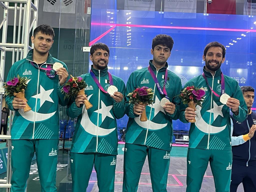 asimkhansquash's tweet photo. Alhamdullillah, hum buhat khush hai ke humne Pakistan ke liye silver medal liya.
🥈🥈🥈🥈

This is what you call A team work well done Boys.
what a legends @Noorzaman2004 #nasiriqbal

Congratulations india for gold ✌️ https://t.co/w0jDT6sSZ7