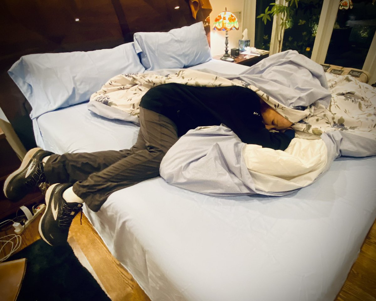 reba's tweet photo. I thought it would be a great idea to take the duvet cover off of our bed and wash it. 

Then I had to iron it, and then try to figure out how to put it back on the bed…

How was your Friday night? https://t.co/kqm9RaAAUS