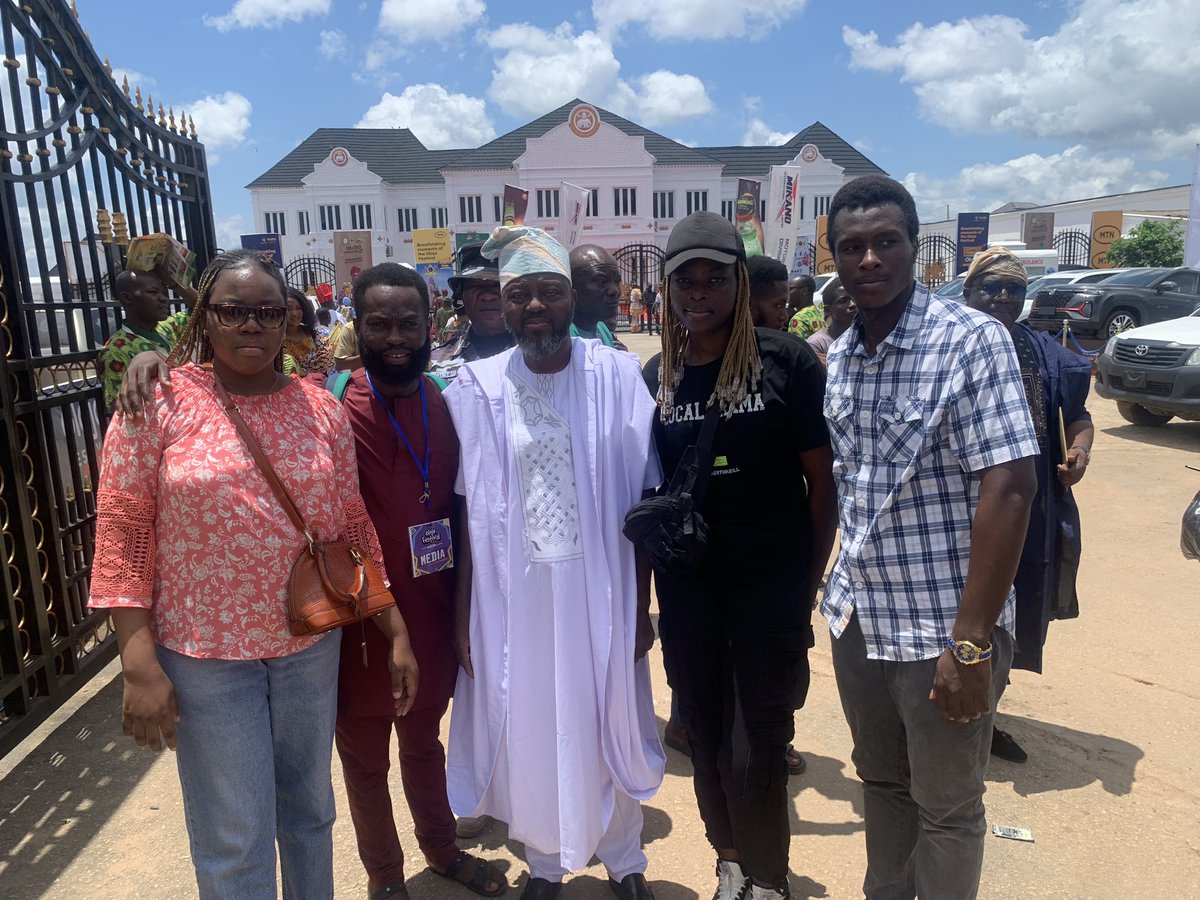 Ojajauni's tweet photo. Day 2 #OlojoFestival2023 
Theme: "Cultural Diversity; Embracing Differences".The Festival plays a crucial role in promoting tourism &amp; fostering unity among the Yoruba people and the world at large. It attracts visitors from far and wide.
#ojajauniversity
#OlojoFestival #UNESCO https://t.co/lfxkeoS9gt