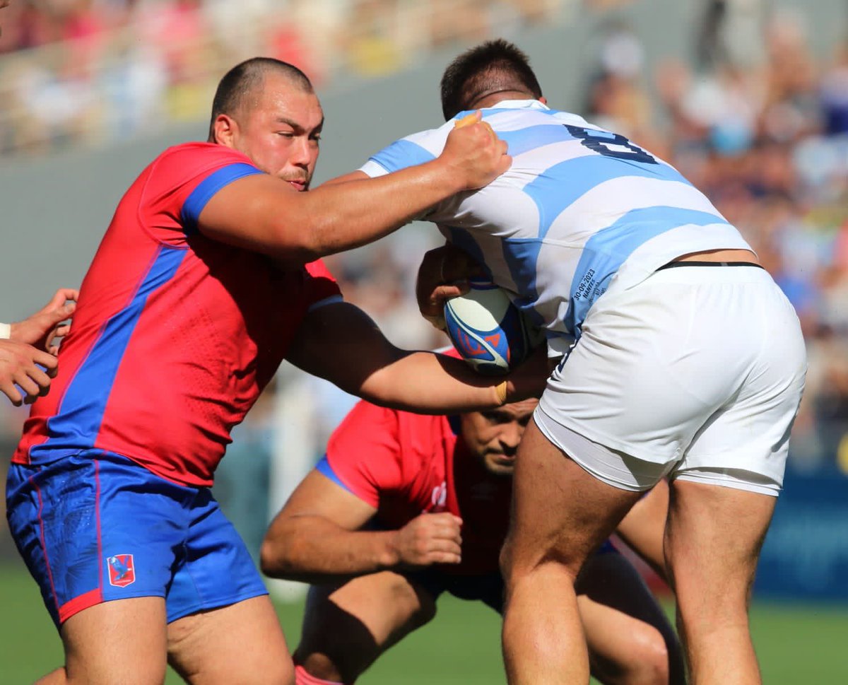 TeamChile_COCH's tweet photo. ¡H I S T Ó R I C O S! 👏🏻👏🏻

Los Cóndores 🇨🇱🏉 culminaron su inédita participación en un Mundial Adulto de rugby, luego de caer ante Argentina 🇦🇷 (59-5) en Nantes 🇫🇷.

A pesar de no lograr victorias, el quince nacional fue destacado por la prensa internacional 🌏 debido a su planteamiento y entrega en su debut en una cita mundialista.

Esta generación de rugbistas nacionales hizo historia 🙌🏻.

¡Estamos ORGULLOSOS de su participación! 🙌🏻🙌🏻

#VamosTeamChile 🇨🇱