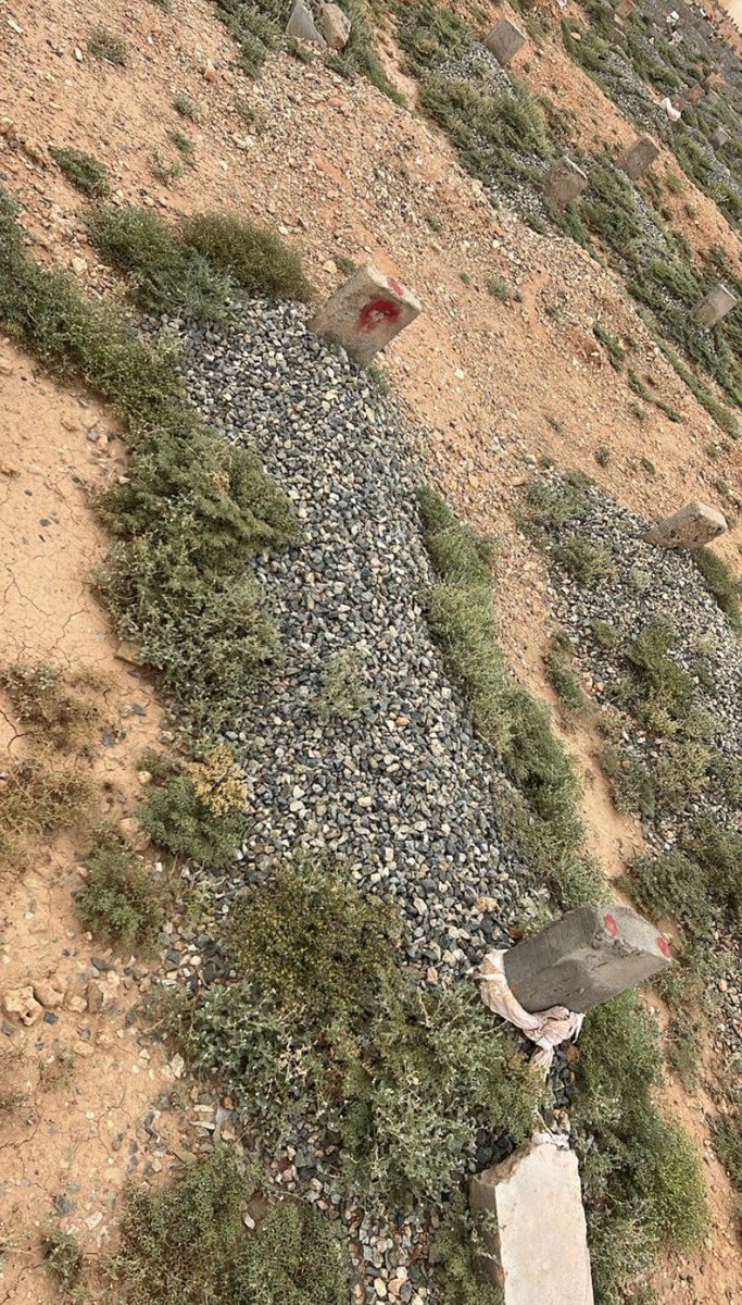 عندما توفي ابوي أيقنت أن أشد ما يمكن أن تواجهة في حياتك الفراق عندما قبلت جبين فقيدي أيقنت معنى الوداع الآخير عندما أدرت ظهري وتركت فقيدي في كفنه أيقنت معنى العجز يارب قد مات ودُفن ولكنه بقلبي لم يمُت ربي إني اشتقت لفقيدي فإرحمه برحمتك واجمعني به في جنتك