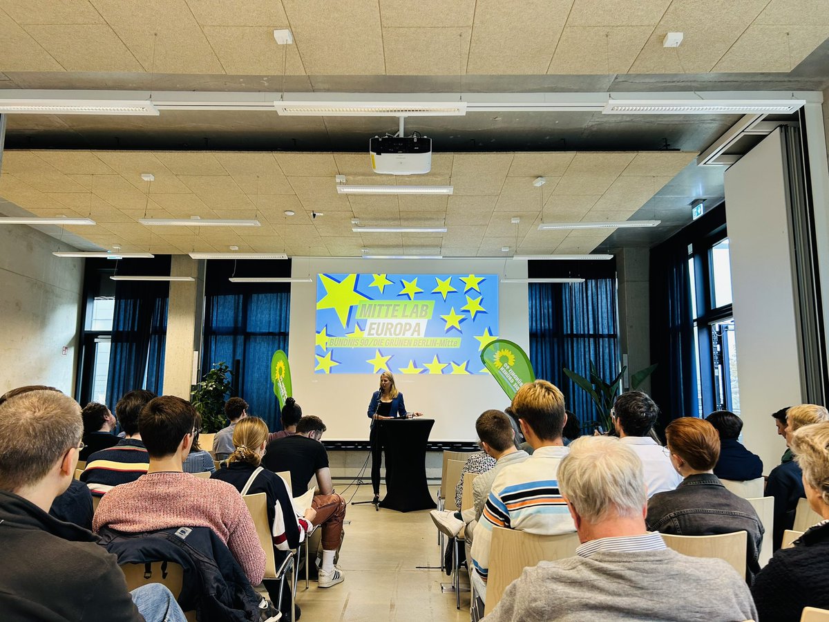 gruenemitte's tweet photo. Unsere Kreisvorständin @LauraKroschewsk eröffnet das #MitteLab! Als deutsch-polnisch-finnische Europäerin steht das Motto des Wahlprogramms „Was uns schützt“ für sie für ein freies, friedliches, vereintes Europa 🇪🇺 https://t.co/T5SAJQuj56
