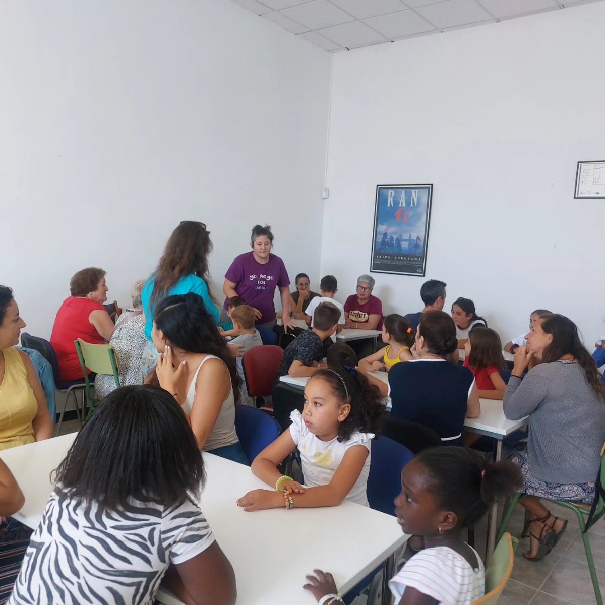 AFIM21_alm's tweet photo. "Educar jugando" Estupenda mañana de formación con familias en Tabernas. 
Mientras las personas adultas participaban en la formación lxs peques han conocido juegos que luego han compartido con sus familias.
Con la financiación de @diputacionalmeria y  colaboración  @AytoTabernas https://t.co/Fm3kpcKe7y