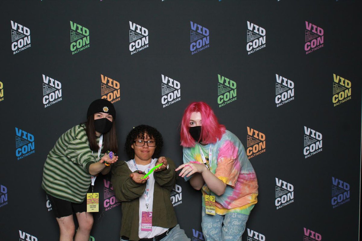 bbeode's tweet photo. the vidcon camera literally hates me anyways glad u liked the worms guqqie https://t.co/JaeVDrYe9S