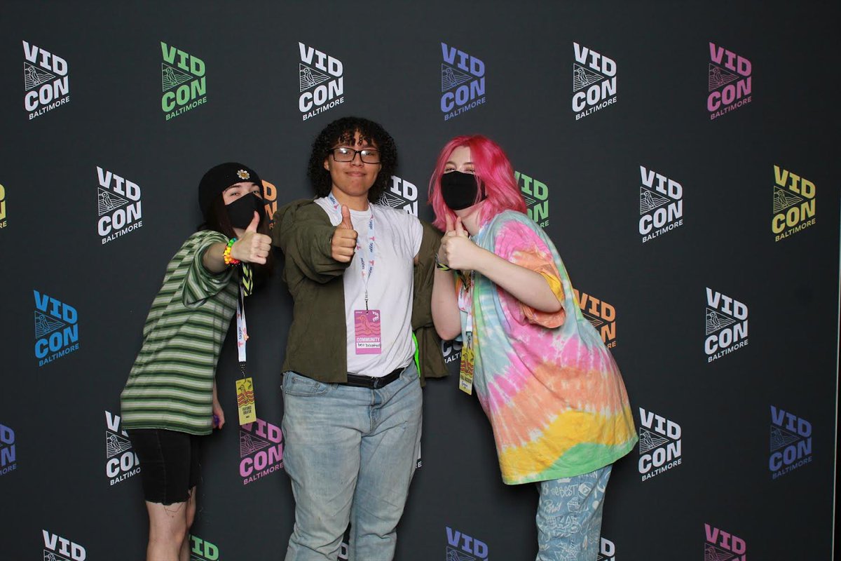 bbeode's tweet photo. the vidcon camera literally hates me anyways glad u liked the worms guqqie https://t.co/JaeVDrYe9S