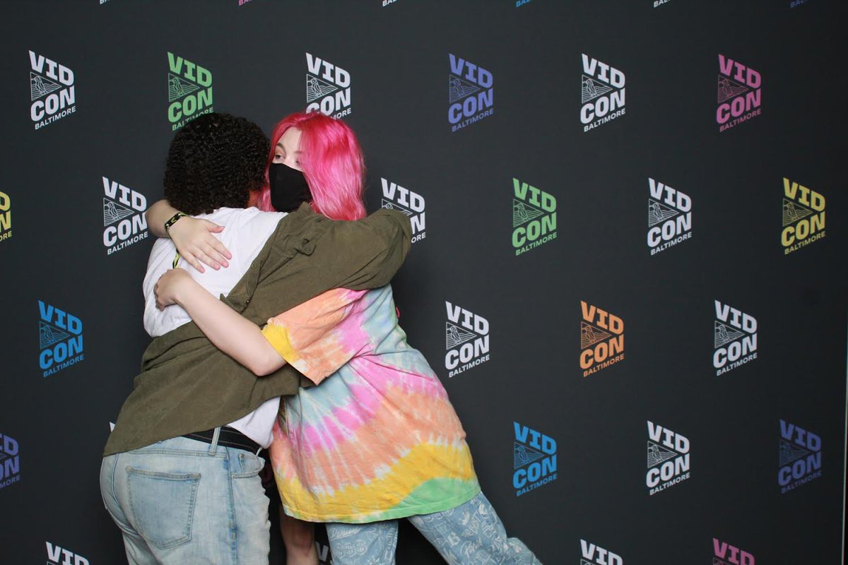 bbeode's tweet photo. the vidcon camera literally hates me anyways glad u liked the worms guqqie https://t.co/JaeVDrYe9S