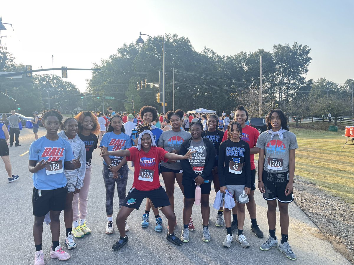 HoopGirlsBHS's tweet photo. Shoutout to several lady panthers who showed up to support Bartlett Athletics at the Bartlett Festival 5k today! #🅱️🅱️Ⓜ️ @BartlettSchools @high_bartlett https://t.co/73b7k0fjV1