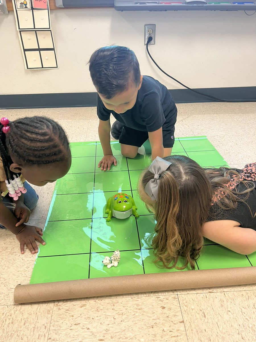 A little coding “Pre-K” style. The students are helping Frankie catch his dog. Lol! ❤️😊 <a href="/granburyisd/">Granbury ISD</a> <a href="/emmaelem/">Emma Roberson Elementary School</a>
