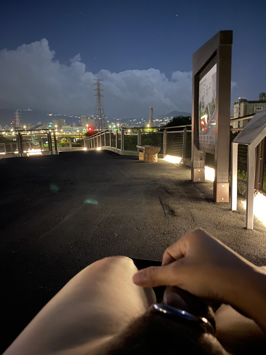 野裸看星星，有人要一起？！呵呵