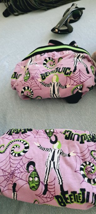 HALLOWEEN SWAG  🎃 👻  #BEETLEJUICE VS Smashing Pumpkins 🎃 just an idea   MY NEW Bra &amp; panty set from Torrid<a href="/tag/beetlejuice"class="tags">#BEETLEJUICE</a><a href="/tag/love"class="tags"><span>#love</span></a><a href="/tag/weekendvibes"class="tags"><span>#weekendvibes</span></a><a href="/tag/caturday"class="tags"><span>#caturday</span></a>