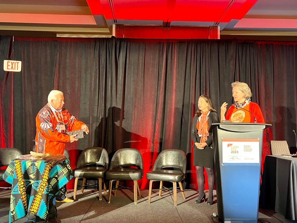 CASLupdates's tweet photo. Harley Crowshoe of the Blackfoot Nation reflects upon and encourages us all to “learn the truth and take a healing journey together” on this important Truth &amp; Reconciliation Day. 
#truthandreconciliation #orangeshirtday #everychildmatters https://t.co/LI3oCFtSZZ