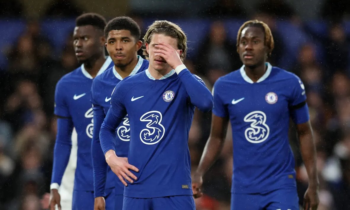 TrollFootball's tweet photo. Chelsea watching their relegation rivals Wolves &amp; Crystal Palace winning against Man City &amp; Man Utd. https://t.co/LzrEbSaIeL