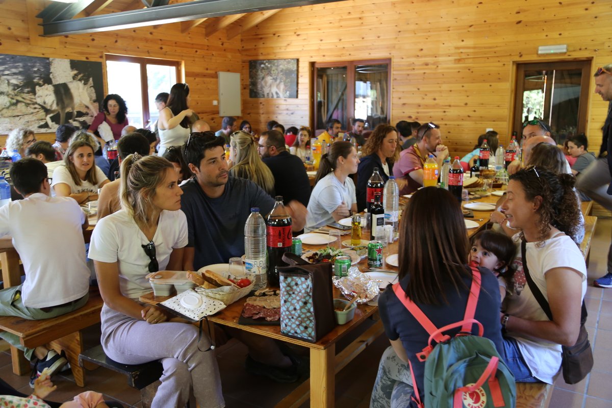 El GEL (Grup d'Esplai Lauredià) ha fet un retrobament amb una exposició retrospectiva i un dinar de germanor a la cota 2.000 de Naturland