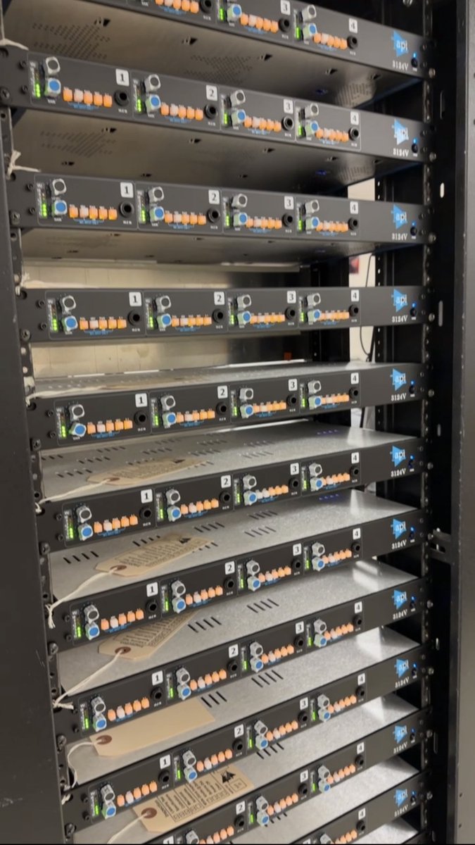 ThisIsAPIaudio's tweet photo. 3124V - 4 Channels of our signature API Mic Pre in a single rack unit. #apiaudio #api3124v #micpre #studiogear #recordingstudio #musicproduction https://t.co/54ci0UuEE3