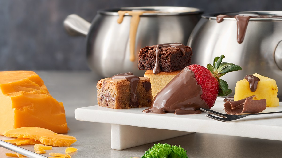 MeltingPotCleve's tweet photo. Cheese, chocolate, and a whole lot of fun – that's the recipe for the perfect night out! Tag your fondue partners and let them know it's time to dip.  #ilovechocolate #MeltingPot #Lyndhurst https://t.co/WeqLhtBOpj