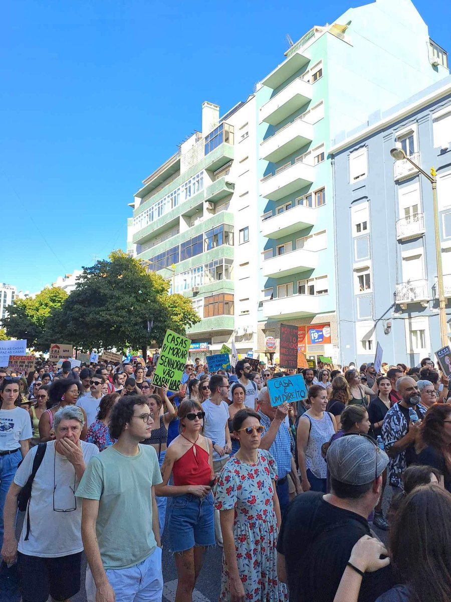 Centenas de pessoas, de Norte a Sul do país, manifestam-se hoje pelo direito à habitação