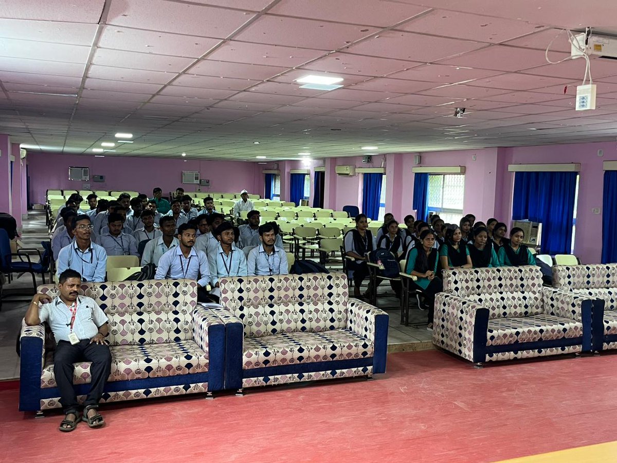OdishaCalling's tweet photo. Training Programs at three Degree Collages at Balasore Dist. Date.30.09.23
1.Odisha Polytechnic- 52 Vol
2.F.M.Autonomous,Dept.of MBA- 50 Vol.
3.BCET - 51 Vol
#QualityConnectCampaign & #RoadSafetyAwarenessProgram with BIS.
#OdishaCallingFoundation. https://t.co/soFgCpV0Ce