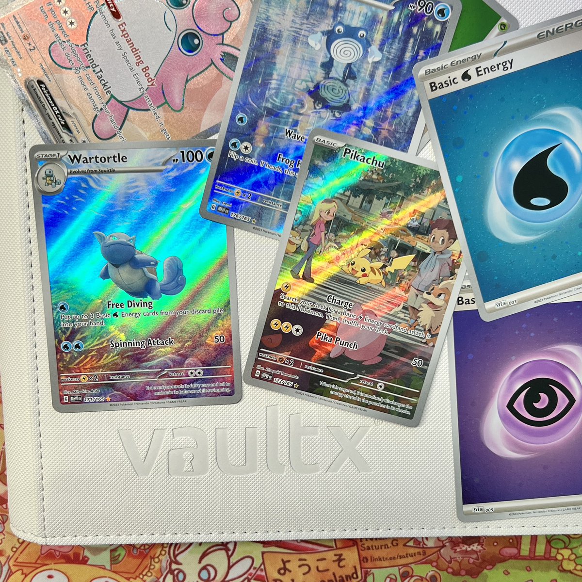 PresidentPiplup's tweet photo. The White Edition @vaultxhq binder is so sleek π€©
Using it as my #Pokemon151 binder!
#pokemon #pokemoncards #pokemontcg #pokemoncodes #pokemoncommunity #pokemoncollector #pokemoncollection #vaultxaffiliate https://t.co/rohd8EQl8u