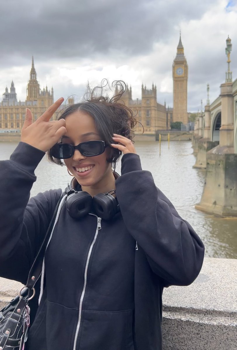 seokriyangi's tweet photo. ⭐️ ZB1 members #SEOKMATTHEW &amp; #SHENRICKY spotted on dates in London with Zya. 

Read more : 
https://t.co/ceal0qeJ8i

[#ZRSD #Ze_Rose @ZB1_official] https://t.co/0fRF2Vaa76