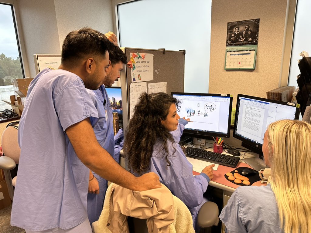 SaharBorna's tweet photo. Breaking down the process for our new fellows!
This team’s synergy? Unbeatable!
#lets_have_fun !
#research #research_fellow #postdoc #postdoc_life https://t.co/6Wo9PSsQDq