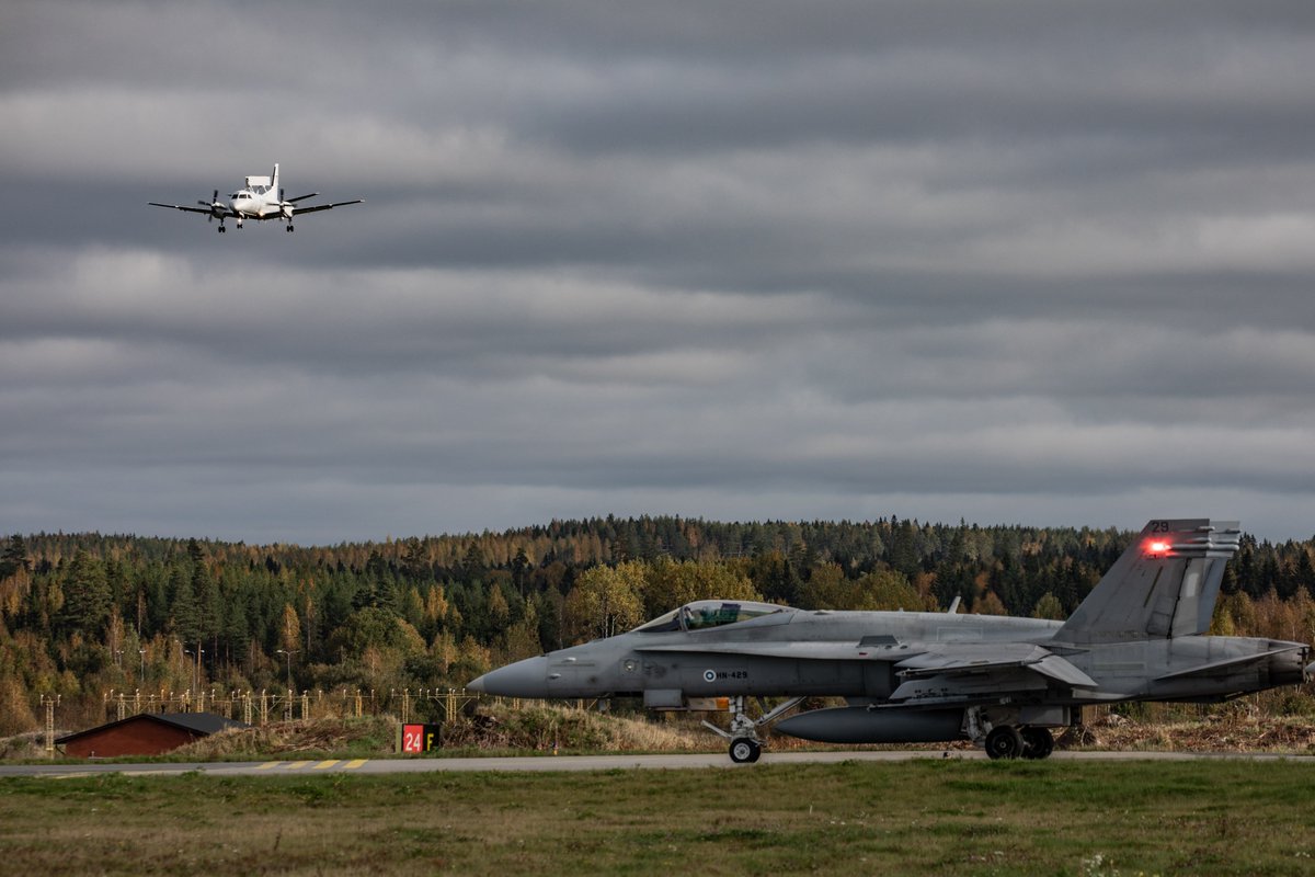 selshevneren's tweet photo. The #Ruska23 air operation exercise ends today, September 30, also in the Karelian air force. Colonel Johan Anttila, the commander of the Ruska 23 exercise of the Karelian Air Force, states that the exercise was a successful whole. @FinnishAirForce
📸 Karjalan lennosto https://t.co/eaExHtXS1s