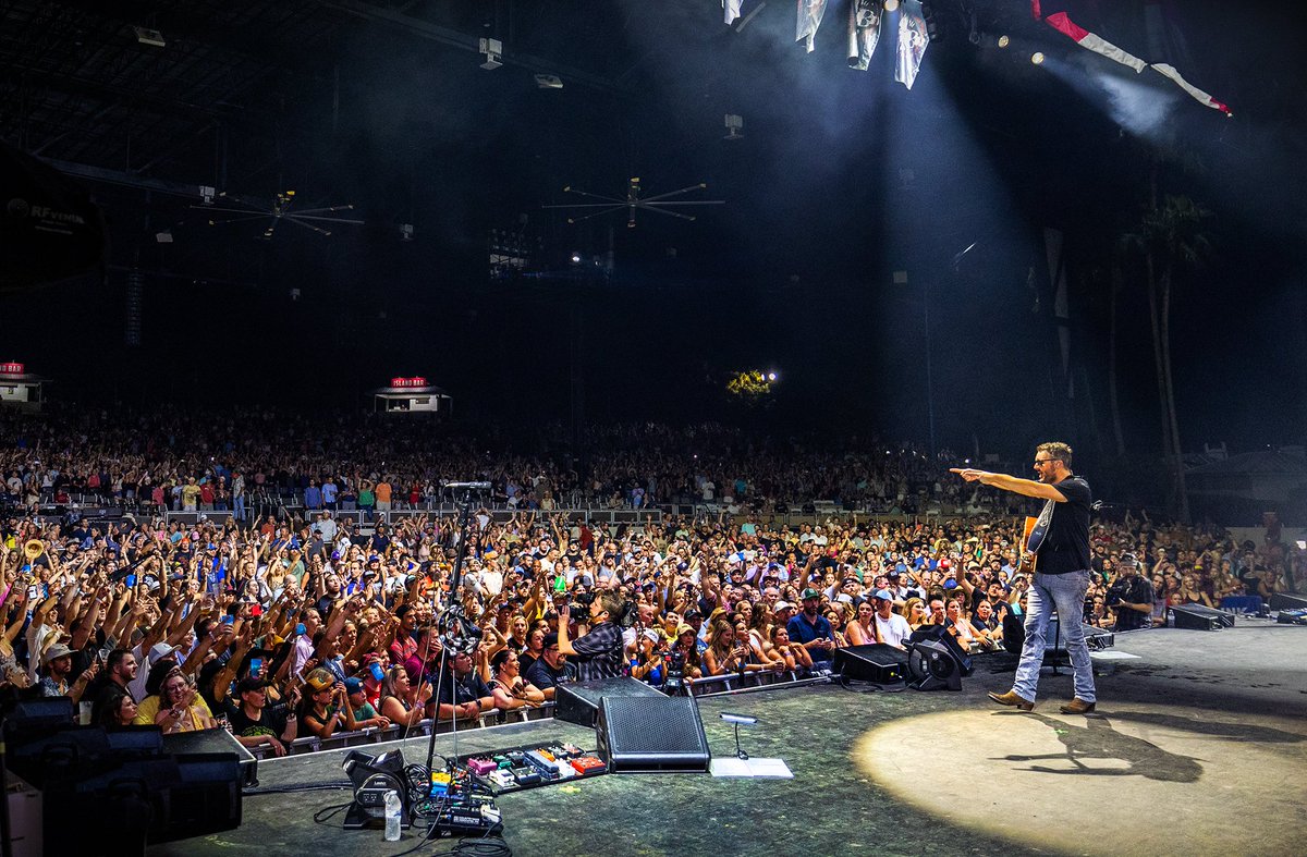 ericchurch's tweet image. Night 34 of #TheOutsidersRevivalTour
9.29.23 // West Palm Beach, FL // iTHINK Financial Amphitheatre

Relive the show in this article from @jadamlucas - ericchurch.com/news/WestPalmB…

📷: Anthony D'Angio