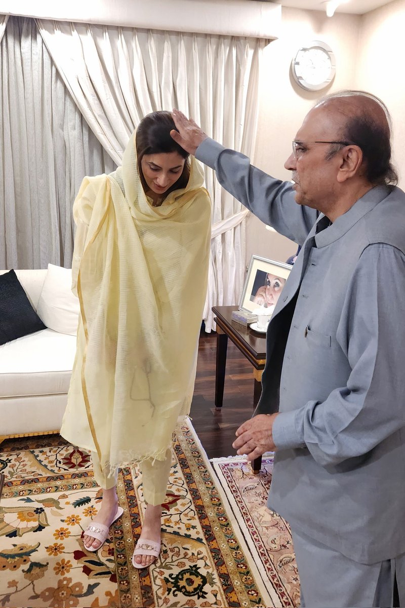 arshiyakaira's tweet photo. Had the pleasure of meeting Zardari Sb along with my husband @rana_ahsin. We had a very open discussion about the role of women in mainstream politics, current political scenario and upcoming elections. Revisited the memories of my Shaheed brother with Shaheed Mohtarma and Zardari Sb which rekindled the pain we both went through. Stay blessed and safe, sir.