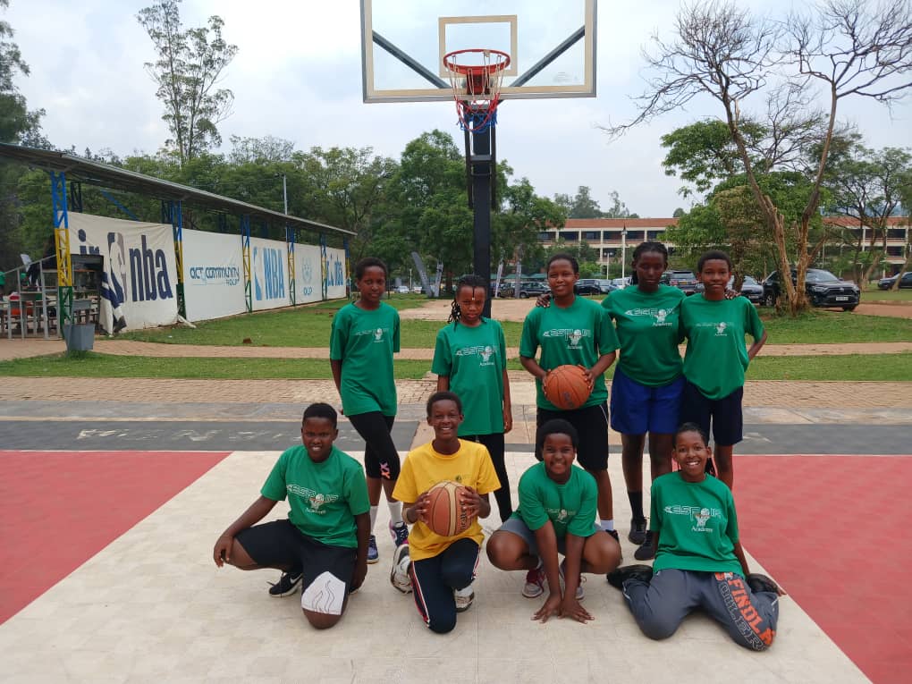 BbcEspoir's tweet photo. #ESPOIRBBC ended the #EspoirAcademy camp which had been held for two months at the @IPRCKigali. This is a camp attended by 134 children aged 11 to 17, including 28 girls.
Kids, parents and coaches are happy with how this camp went. @CityofKigali @ferwabaRW ... https://t.co/6IEMmbmPG1