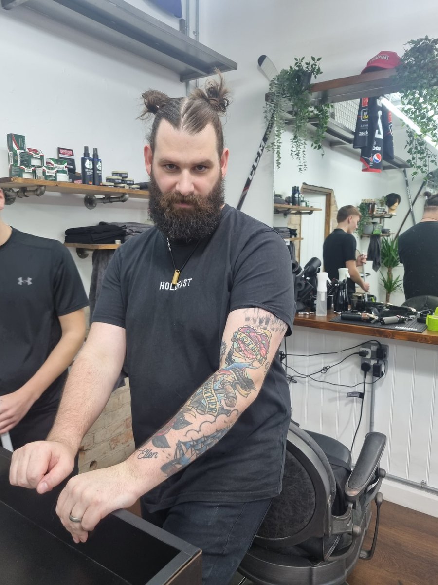 wee_doll's tweet image. Happy birthday @matt_hinds love what you go going on with the hair these days ❤️
#SpaceBuns