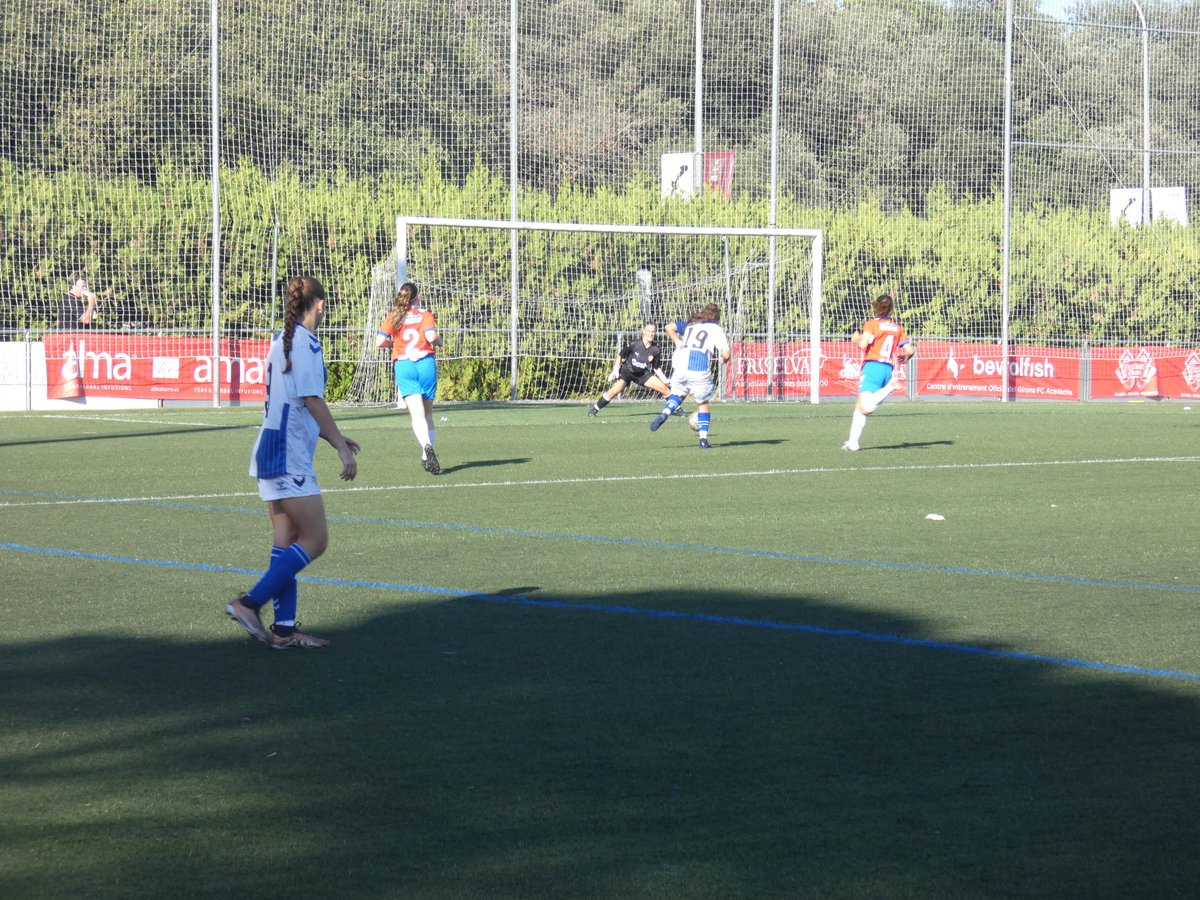 sentimentarlequ's tweet photo. Descans a Torres de Palau amb victòria arlequinada
@GFCAcademia 0
@FutBaseCES "Juvenil A Femení" 1 (Elena, 5')
#PrefJuv #GirSbd https://t.co/Eroc8yM5FJ