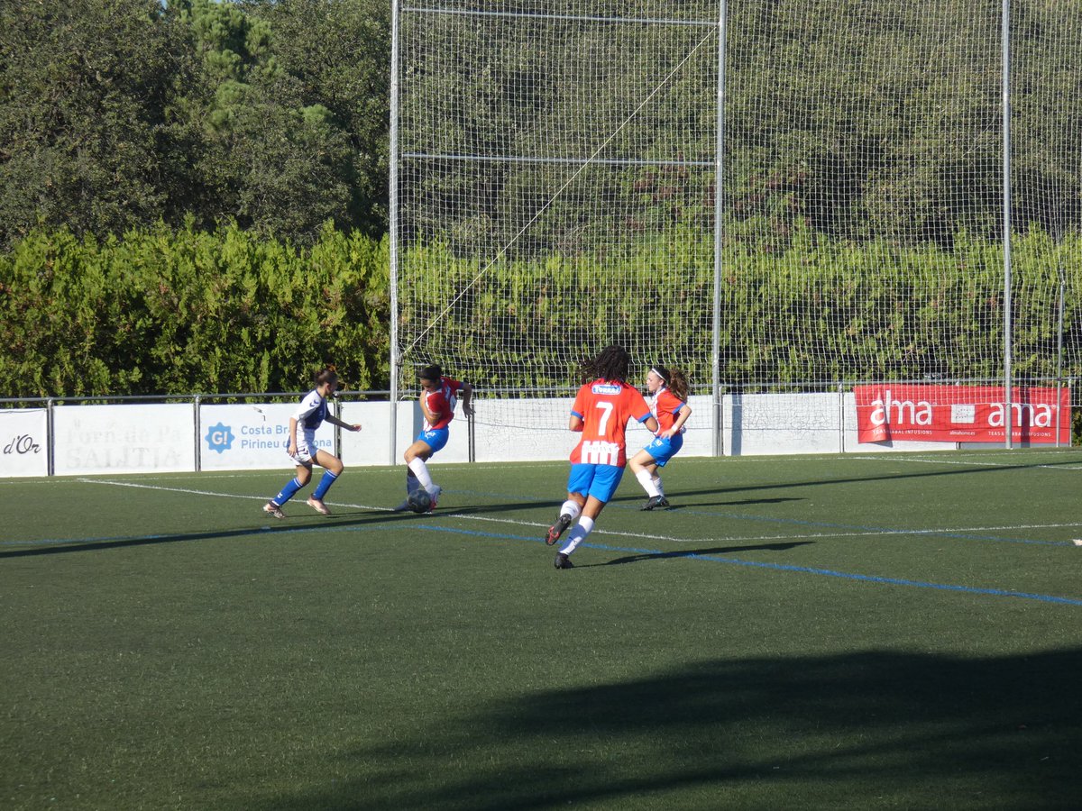 sentimentarlequ's tweet photo. Descans a Torres de Palau amb victòria arlequinada
@GFCAcademia 0
@FutBaseCES "Juvenil A Femení" 1 (Elena, 5')
#PrefJuv #GirSbd https://t.co/Eroc8yM5FJ