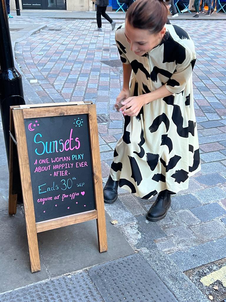 It’s the last performance of my one woman play, ‘Sunsets’, at <a href="/7DialsPlayhouse/">Seven Dials Playhouse</a> tonight ♥️ sevendialsplayhouse.co.uk/shows/sunsets 🎫🌅