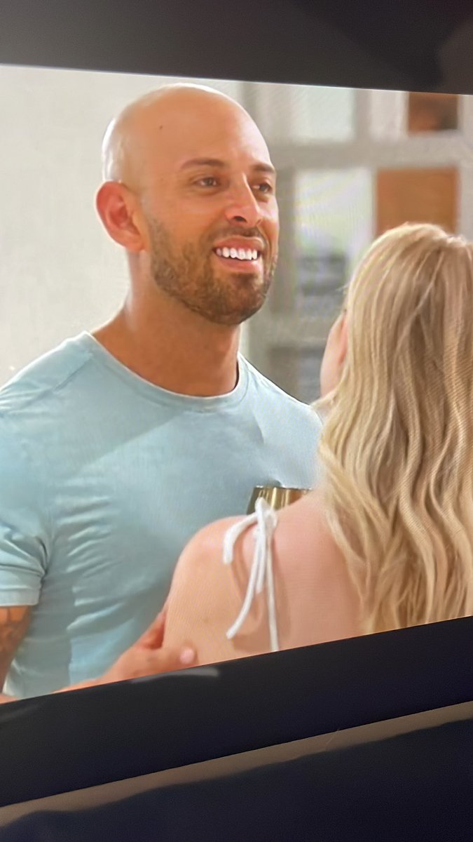 So… we all just caught Izzy in a lie, right? 🚩 #LoveIsBlindS5 #LoveIsBlind