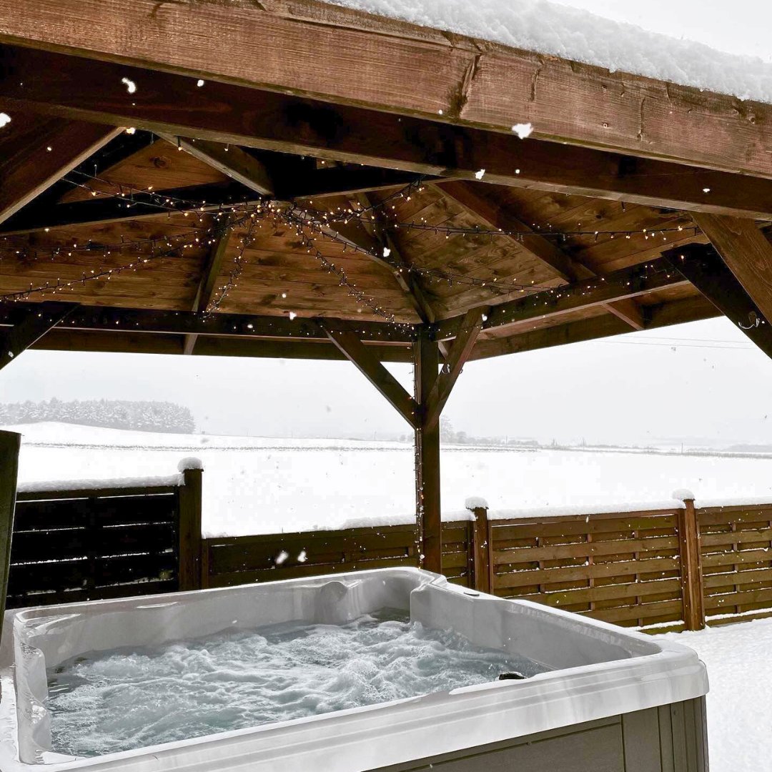 The warmer months at Elderburn are special but winter is something else. ☃️🧣  Enjoy a magical break and explore Scotland in the snow ❄️ we are super accessible by road.  Why not treat yourself to the ultimate getaway at elderburnlodges.co.uk