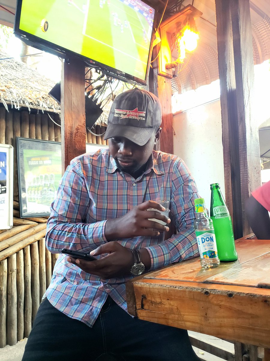 royalmediatz's tweet photo. #Ad Nasikia Manyua mambo sio mambo huko wanetu๐คฃ
Wazee wa kiburi fc karibuni #BongoDon ya mls 200 ni TZS 3000 tu.
#MchongoNiElfuTatu
#BongoDon
#LadhaYakoYaKibabe
#DrinkBetterNotMore
Kunywa Kistaarabu Hairuhusiwi Kuuzwa Kwa Wenye Umri Chini Ya Miaka 18 https://t.co/eHzKgCSYV0