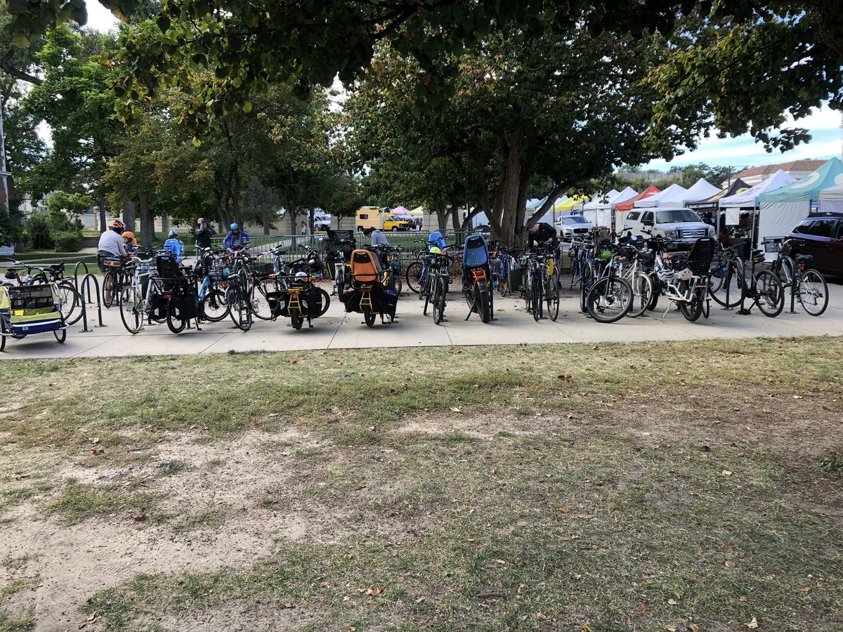 Busy morning at the City Park Farmer’s Market #bikeden