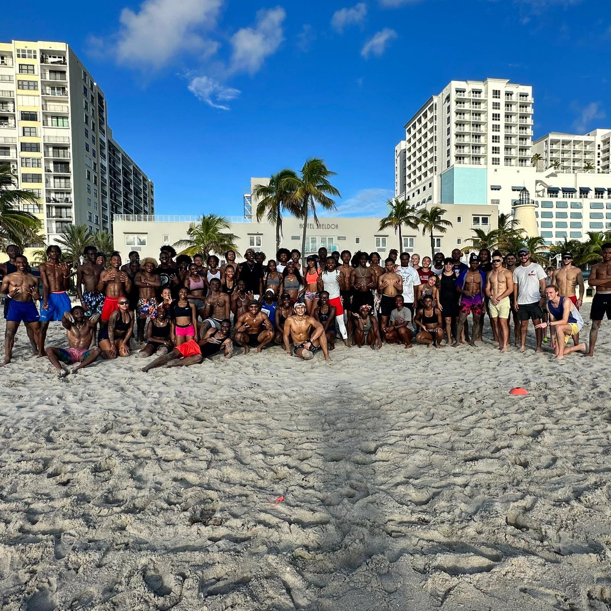 STU_TrackXC's tweet photo. Changing the CULTURE.

STU Track and Field with an early morning workout and team bonding🌴. 

#STUTrack #GoBobcats https://t.co/wZawpNzKCd