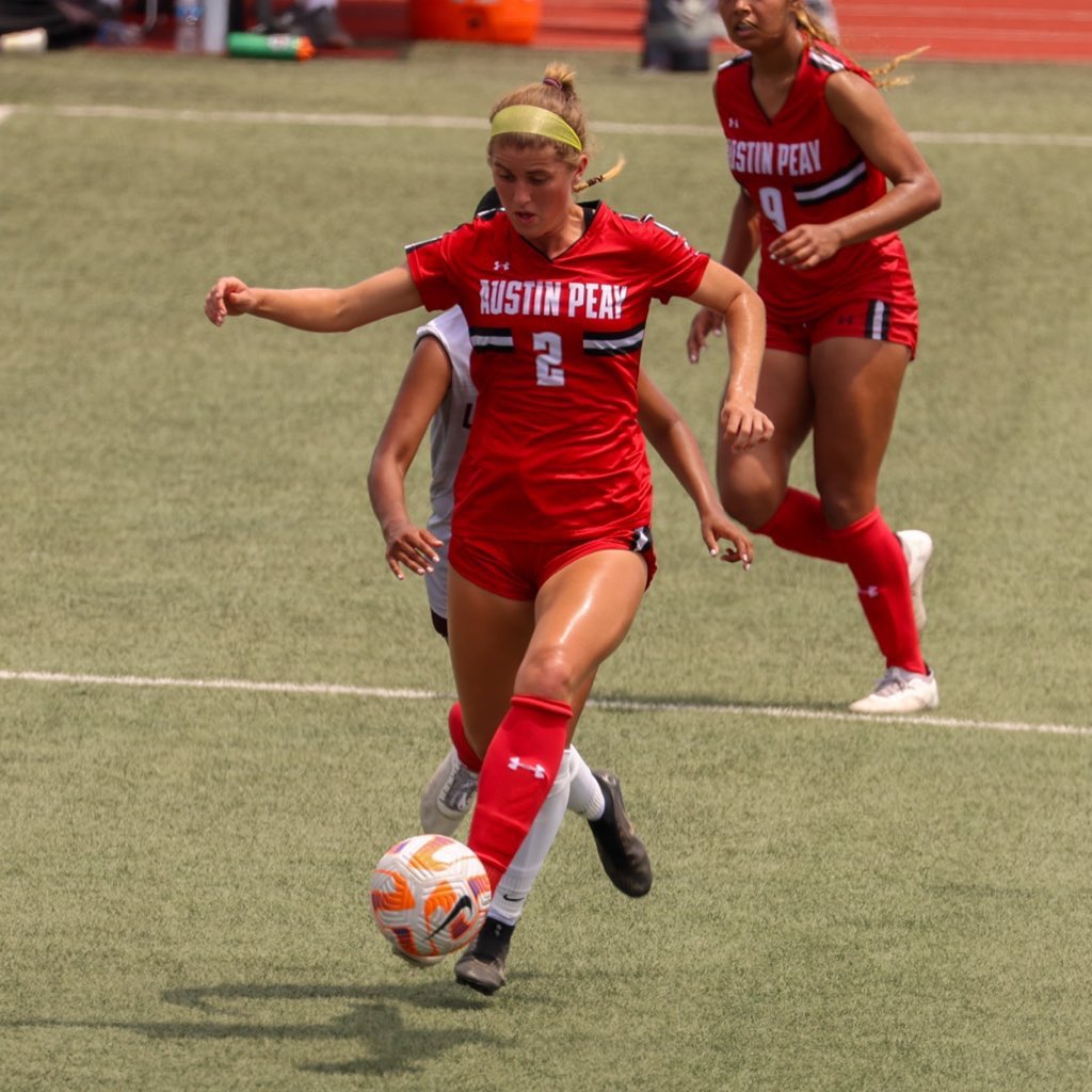 GovsWSOC's tweet photo. The next senior we’d like to recognize as part of our 𝒮𝑒𝓃𝒾𝑜𝓇 𝒟𝒶𝓎 𝒞𝑒𝓁𝑒𝒷𝓇𝒶𝓉𝒾𝑜𝓃 is @chloemurphy22 who has been a member of our squad the last two seasons!🎩⚽️

#GovsGetBetter | #LetsGoPeay https://t.co/EDuakGHaRu