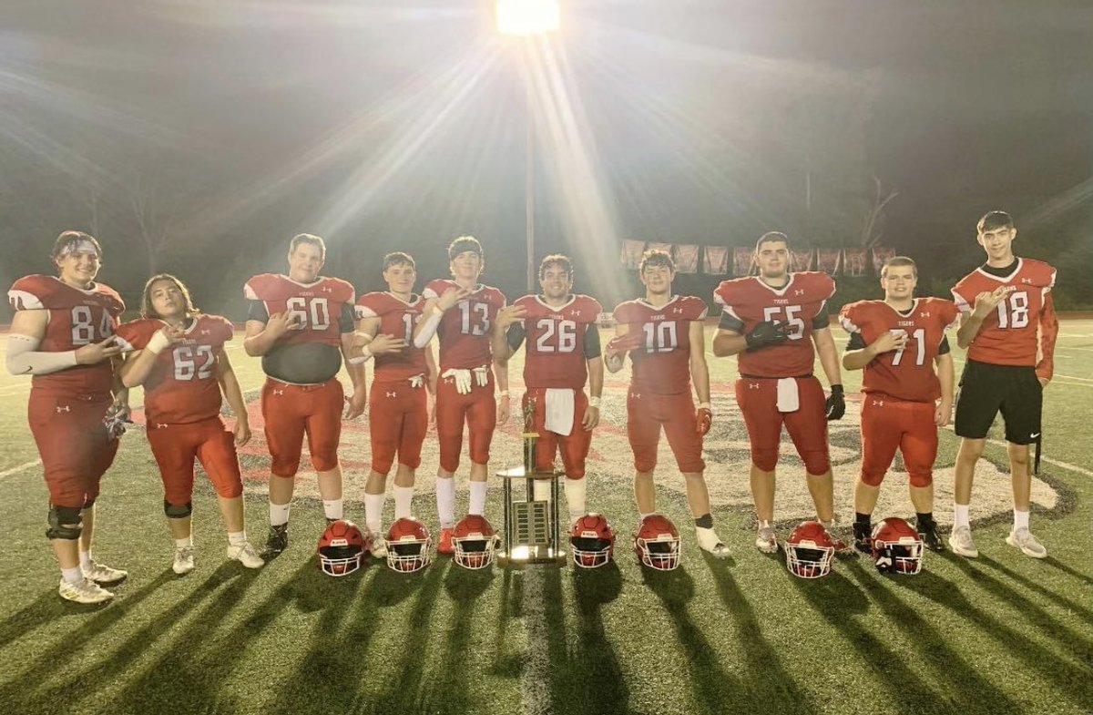 JamesPerk84's tweet photo. 3-Peat to keep the Route 66 Traveling trophy and being crowned Hoco King was a great night!!! #seniorseason #stickyfingers https://t.co/d2SoVLTpwv