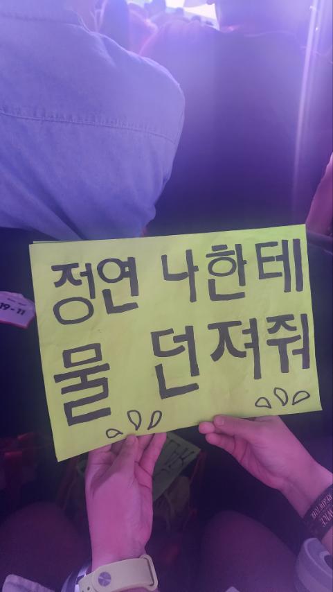 Kiss of Red Velvet Life tweet media