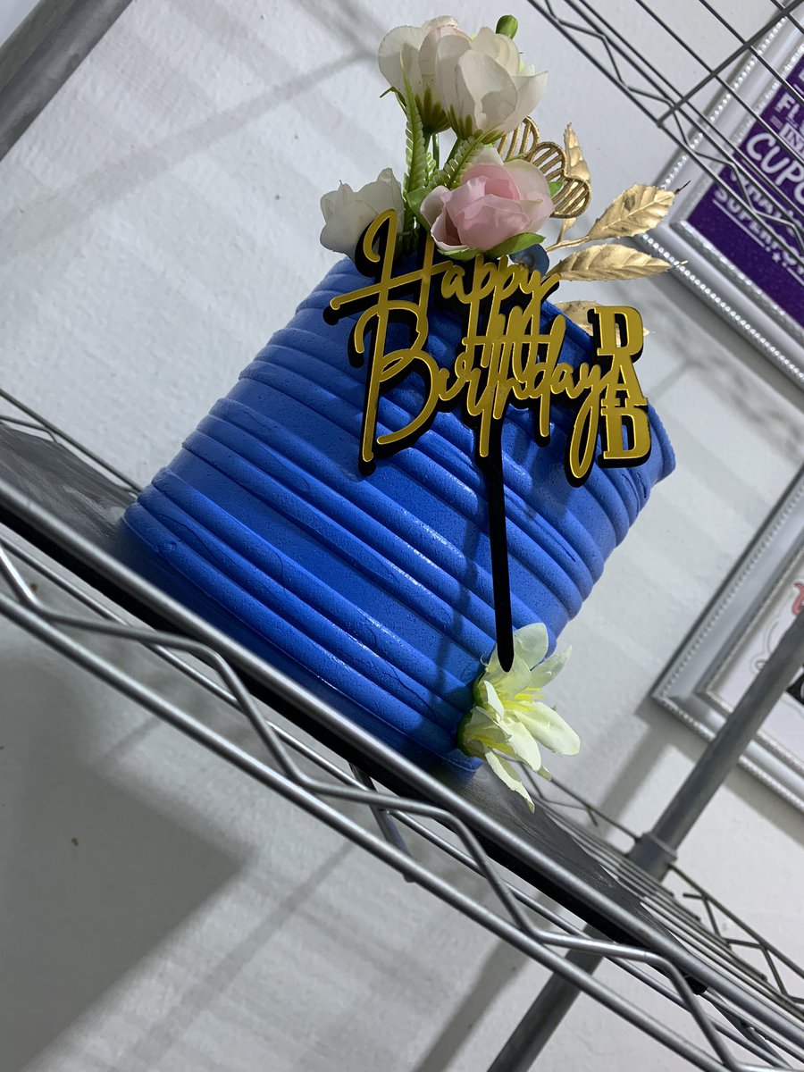 cakesbyruthieee's tweet photo. Blueeeeeeeeeetiful💙💙💙💙💙Thankful for the month of September🙏🙏 #whippedcreamcake #cakefordad Pls help Repost🫶 https://t.co/hiufEM364d