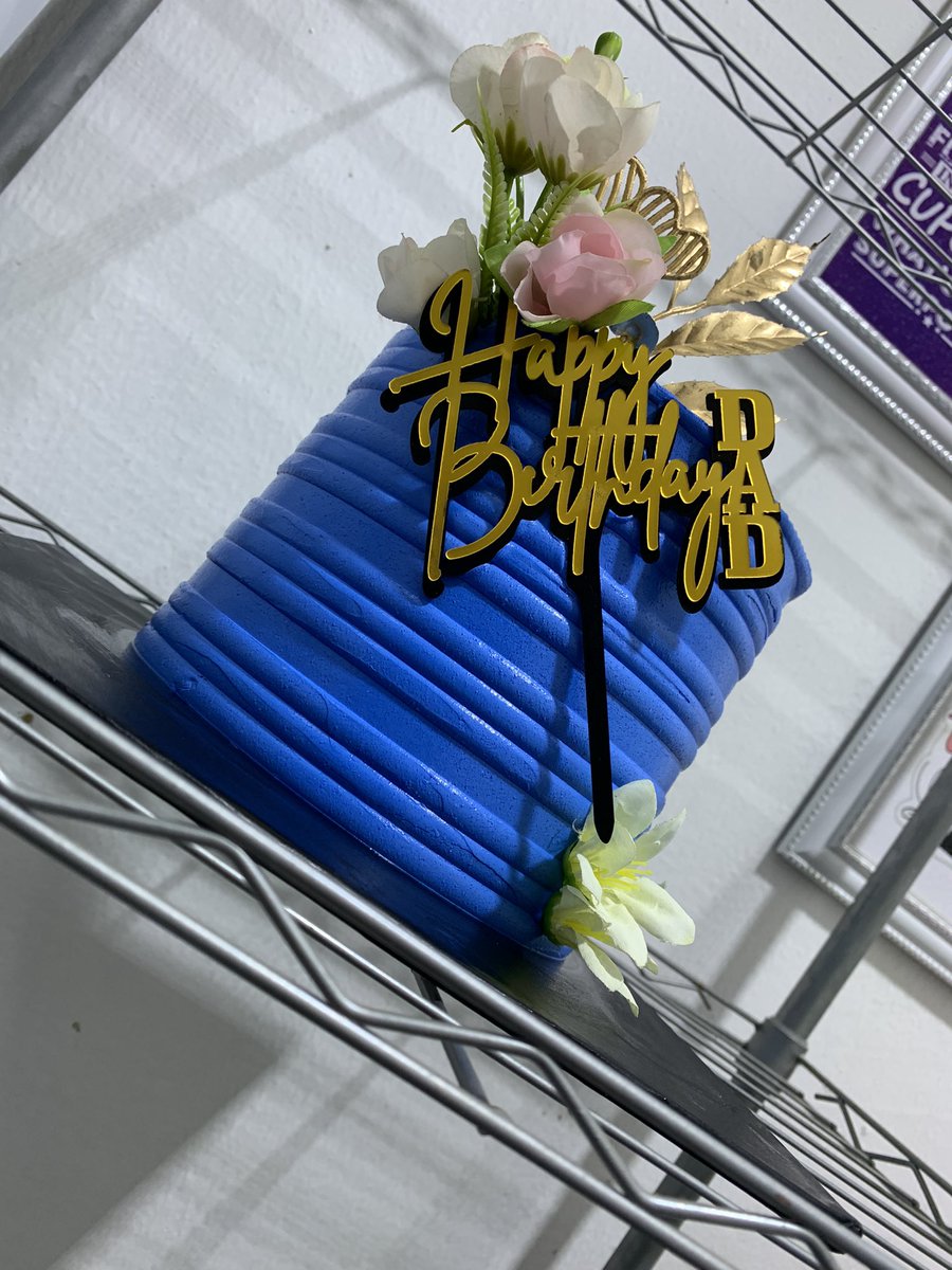cakesbyruthieee's tweet photo. Blueeeeeeeeeetiful💙💙💙💙💙Thankful for the month of September🙏🙏 #whippedcreamcake #cakefordad Pls help Repost🫶 https://t.co/hiufEM364d