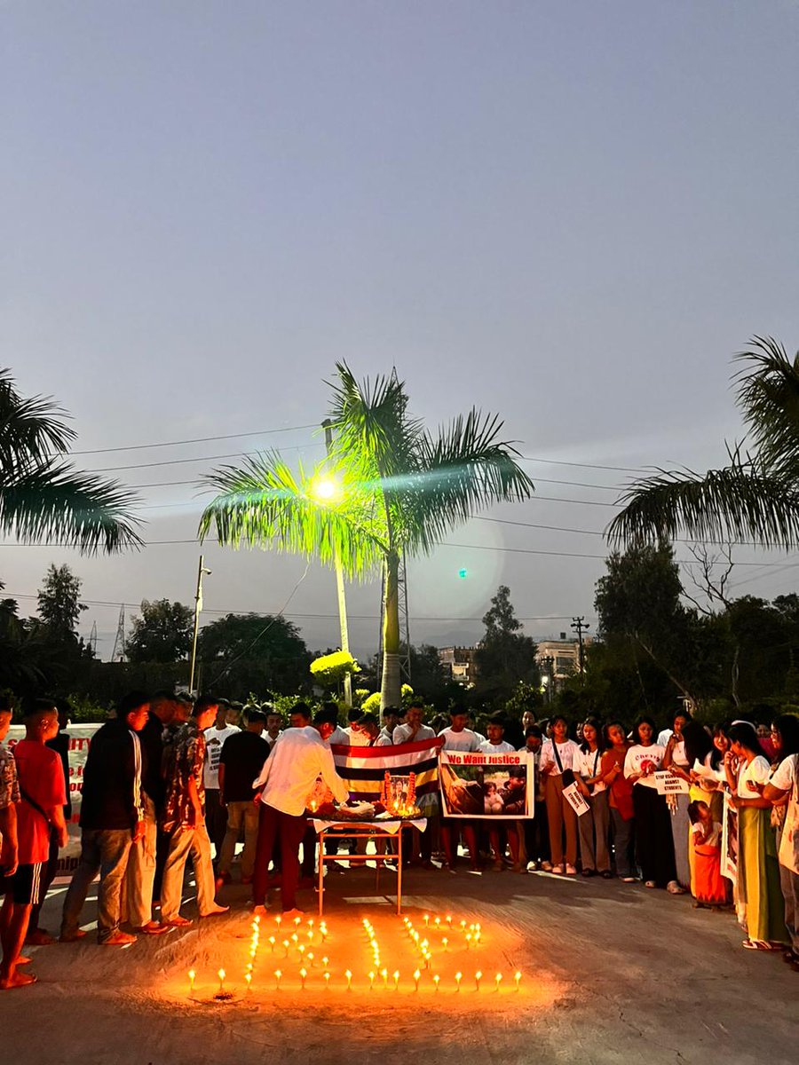 KMeiteis81521's tweet photo. Students Of MANIPUR, Dehradun organised candle light vigil for the victims of Meitei's students and demand justice for them. Justice delayed is justice denied. #Justice4LinthoiNHemanjit #SaveMeiteisfromKukiTerrorist #SaveManipur #SaveIndia https://t.co/sR7aEfkkLi