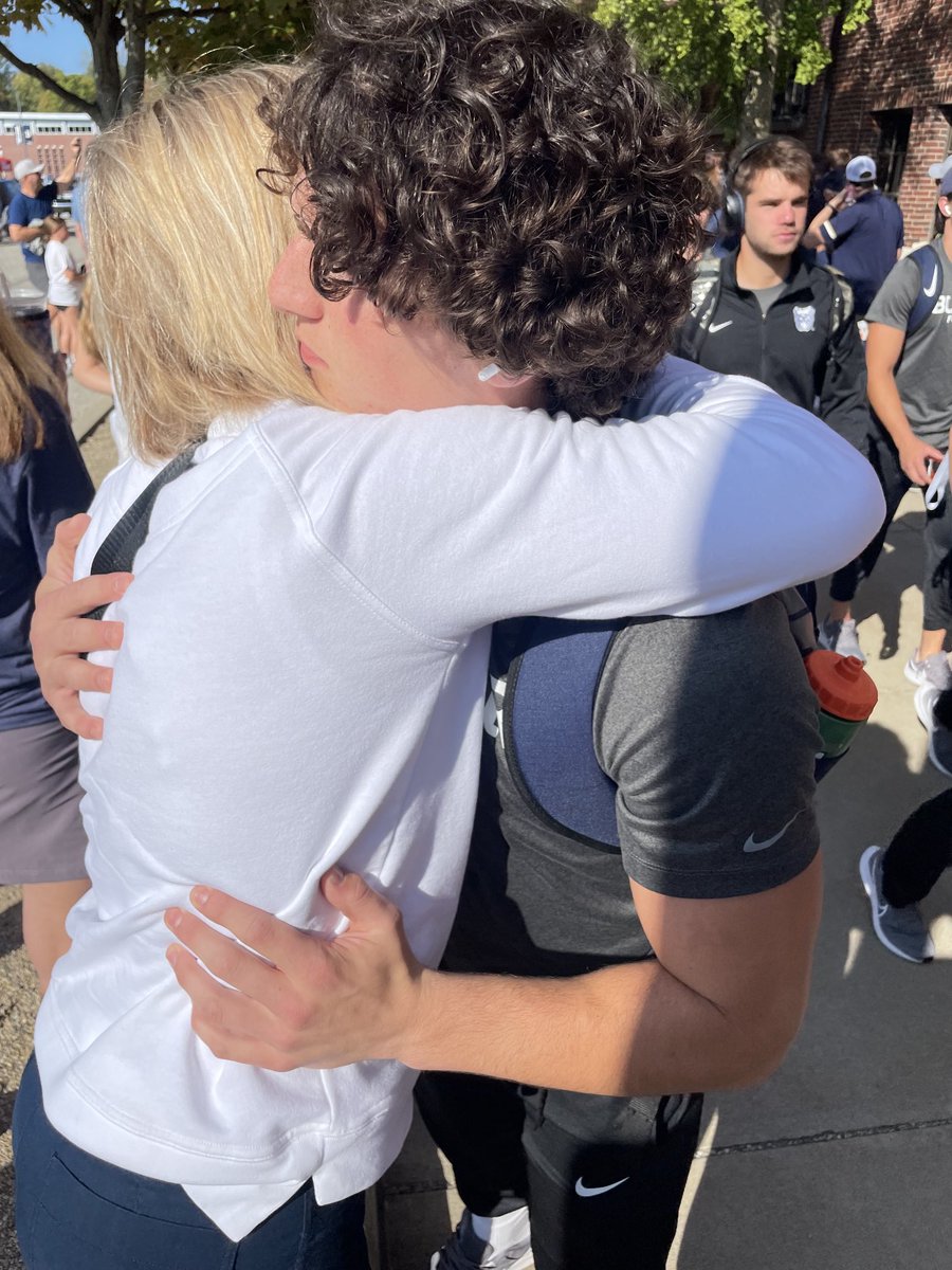 Reeb300's tweet image. Dawg walk.  He always finds his mom.⁦@jstratton_15⁩ ⁦@nstratton11⁩