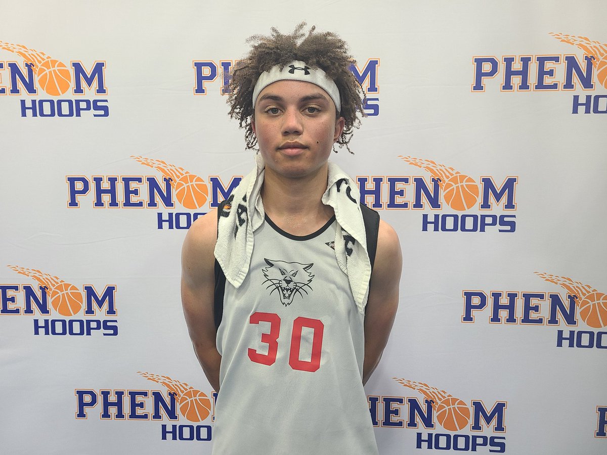 colbylewis20's tweet photo. 6’1 2024 Isaiah Styron (NC Wildcats Gary) will have a big year for East Chapel Hill. High IQ PG. Sees the floor well. Makes the right play. 

Excels creating paint touches where he can find the open man, finish at the rim, or knock down the pull-up.
@IsaiahStyron #HoopStateLeague https://t.co/afbr7Hxo9T