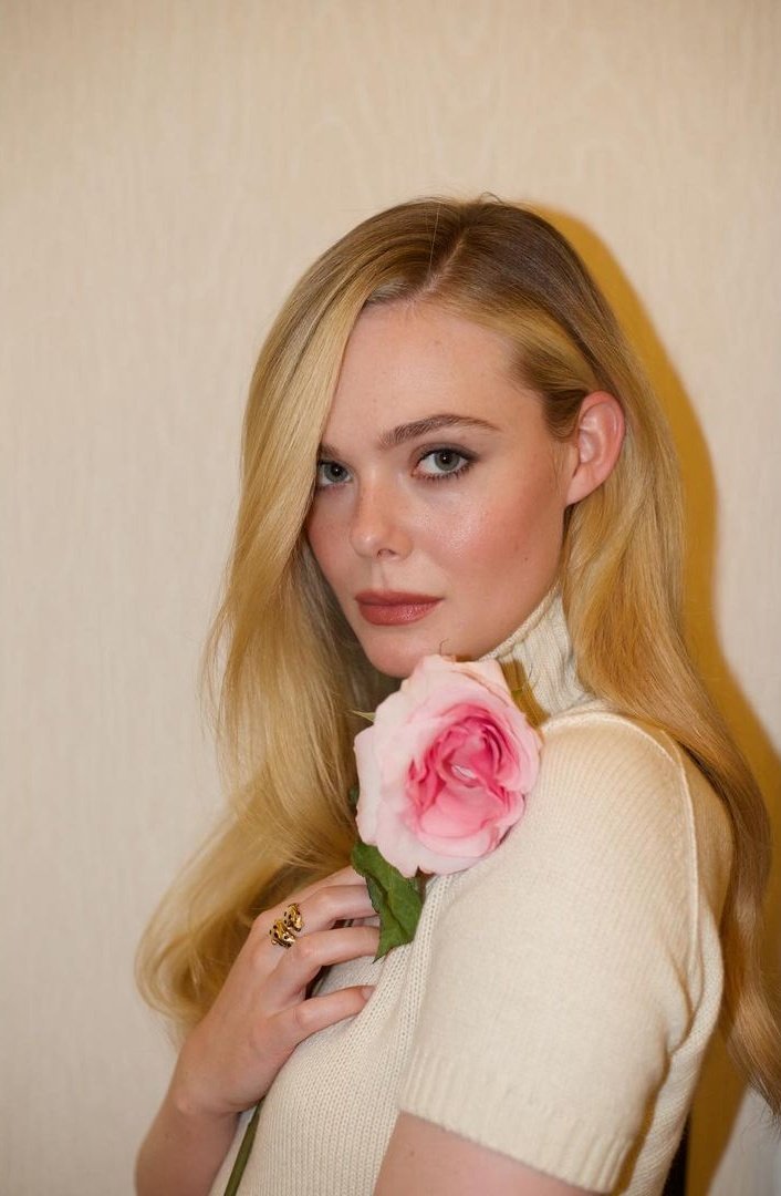 elleupdate tweet picture