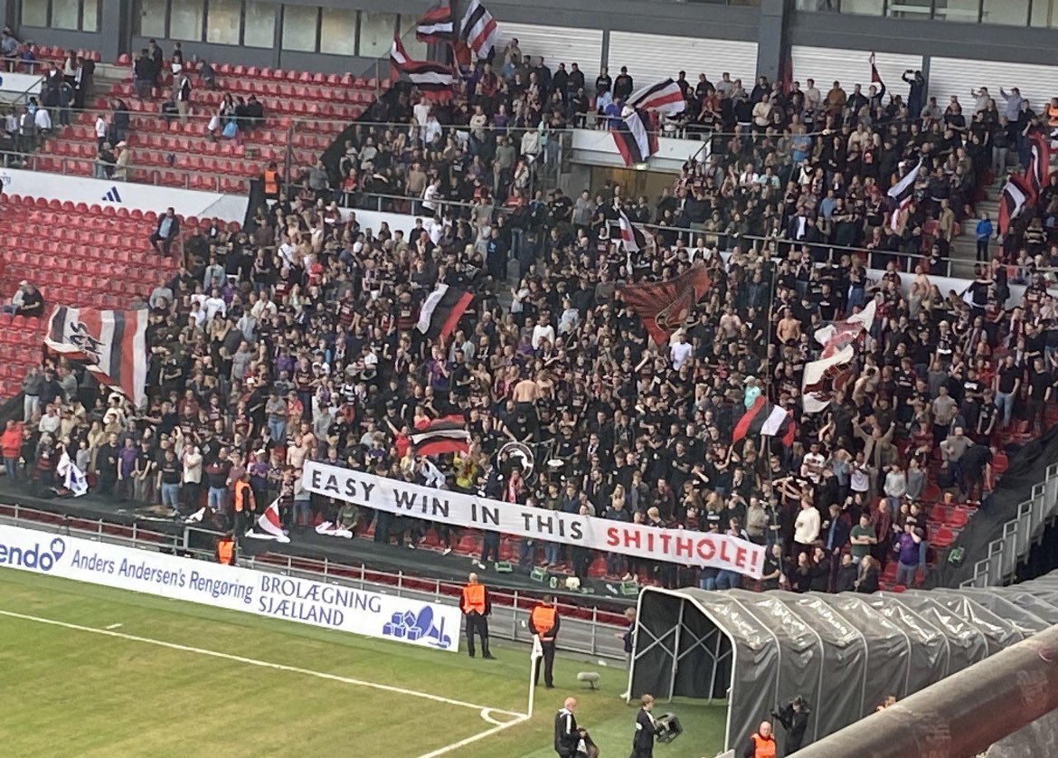 Franculinostar's tweet photo. 😂😂😂😭
#sldk #fcklive #FCKFCM https://t.co/LPlmwU6HAF