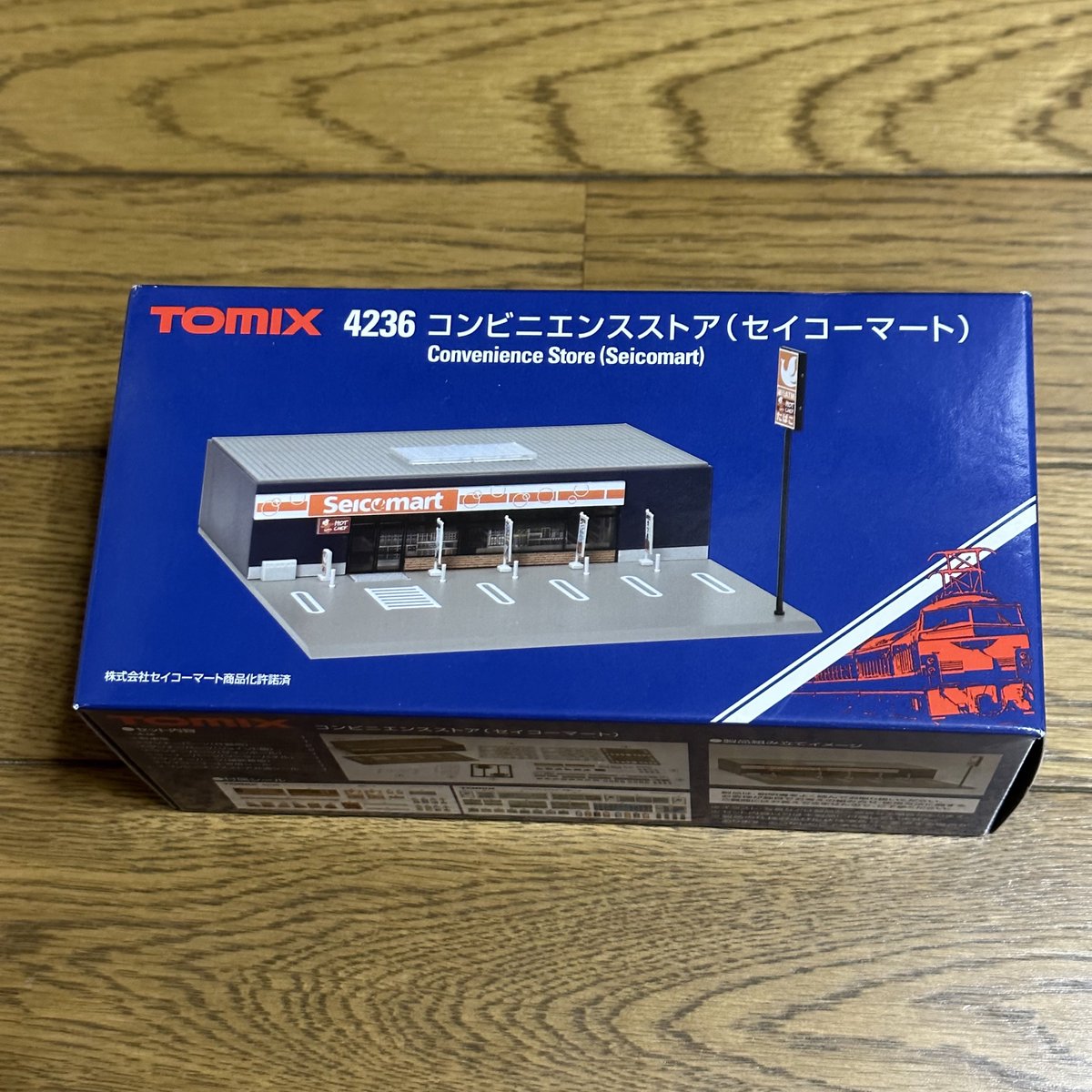 hibiyasen48ver2's tweet photo. イモンさんから入線ー🚃‼️
ユニオンパシフィックDL
と
セイコーマート笑
#Nゲージ
#鉄道模型
#ユニオンパシフィック
#uprr
#SD70ACe
#セイコーマート https://t.co/waKIM5wuAP